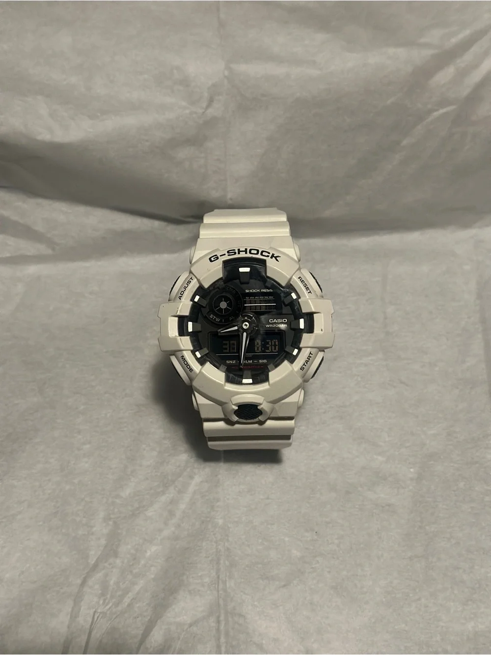 Casio G-Shock White and Black Digital-Analog Sport Watch